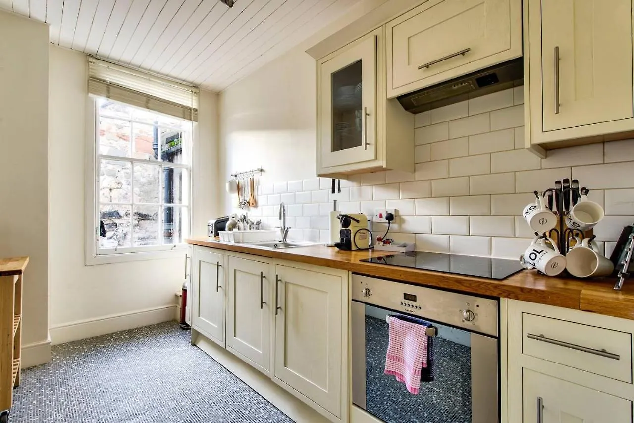 Joivy Bright 1 Bed Flat, Close To Princess Street Édimbourg 0*,  Royaume-Uni