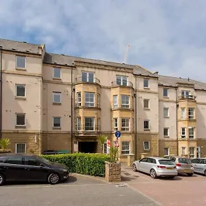 Dicksonfield - Modern 2 Bed, 2 Bath Close To Centre Apartment