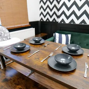 Broadway Belfast! Location! Sleeps 6! Belfast