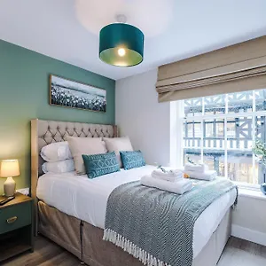 New! 4 X Stunning Centre In By 53 Degrees Property, Ideal For Individuals, Couples Or Business Groups! Chester